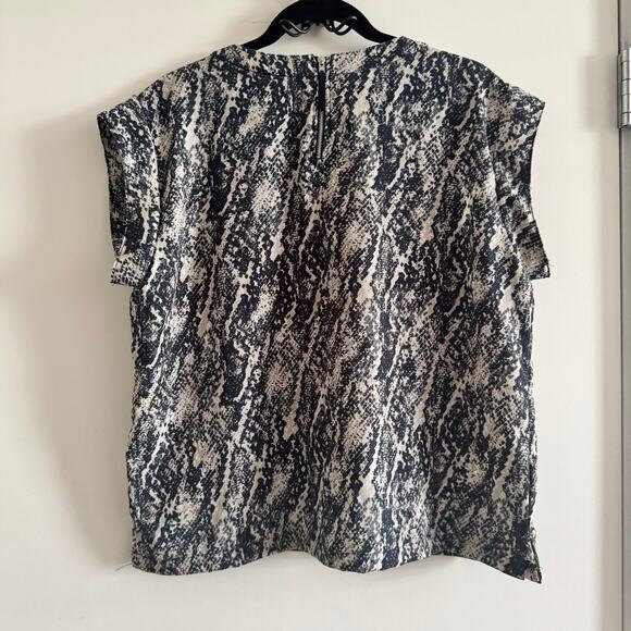 MNG Basics Blue Cream Snake Print Blouse Back Zip Cap Sleeve Women's Sz L - Picture 5 of 6